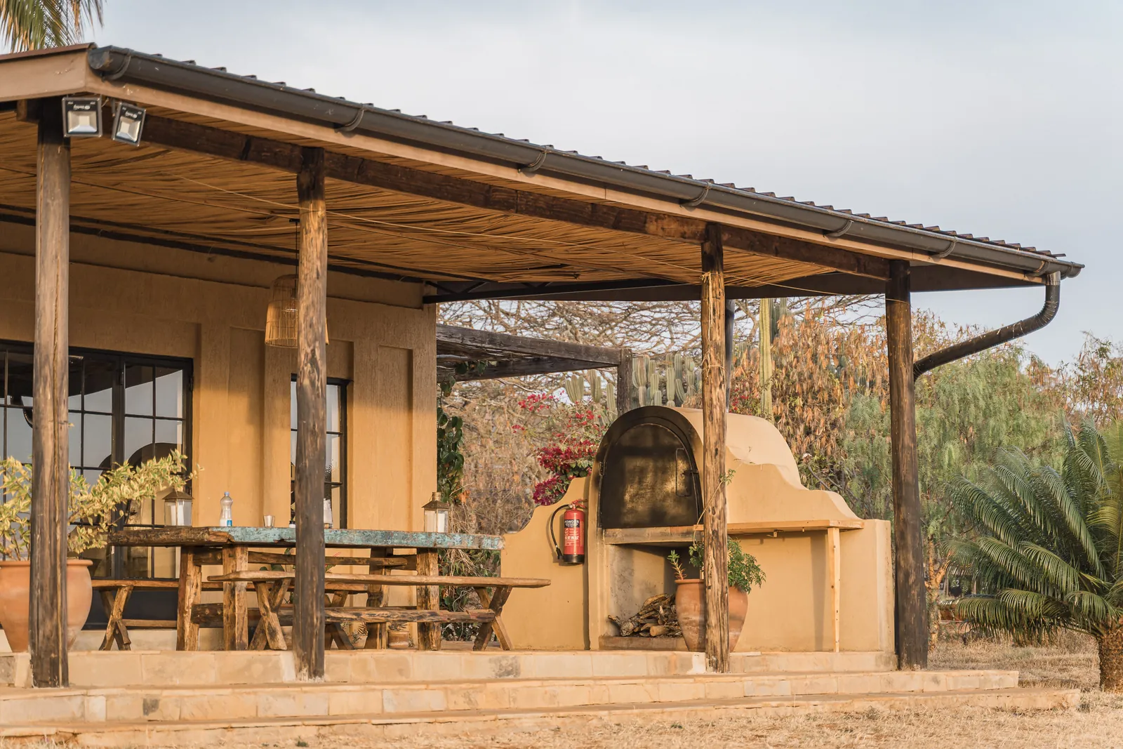 The covered outdoor dining area and wood-fired pizza oven at Lolldaiga Nest