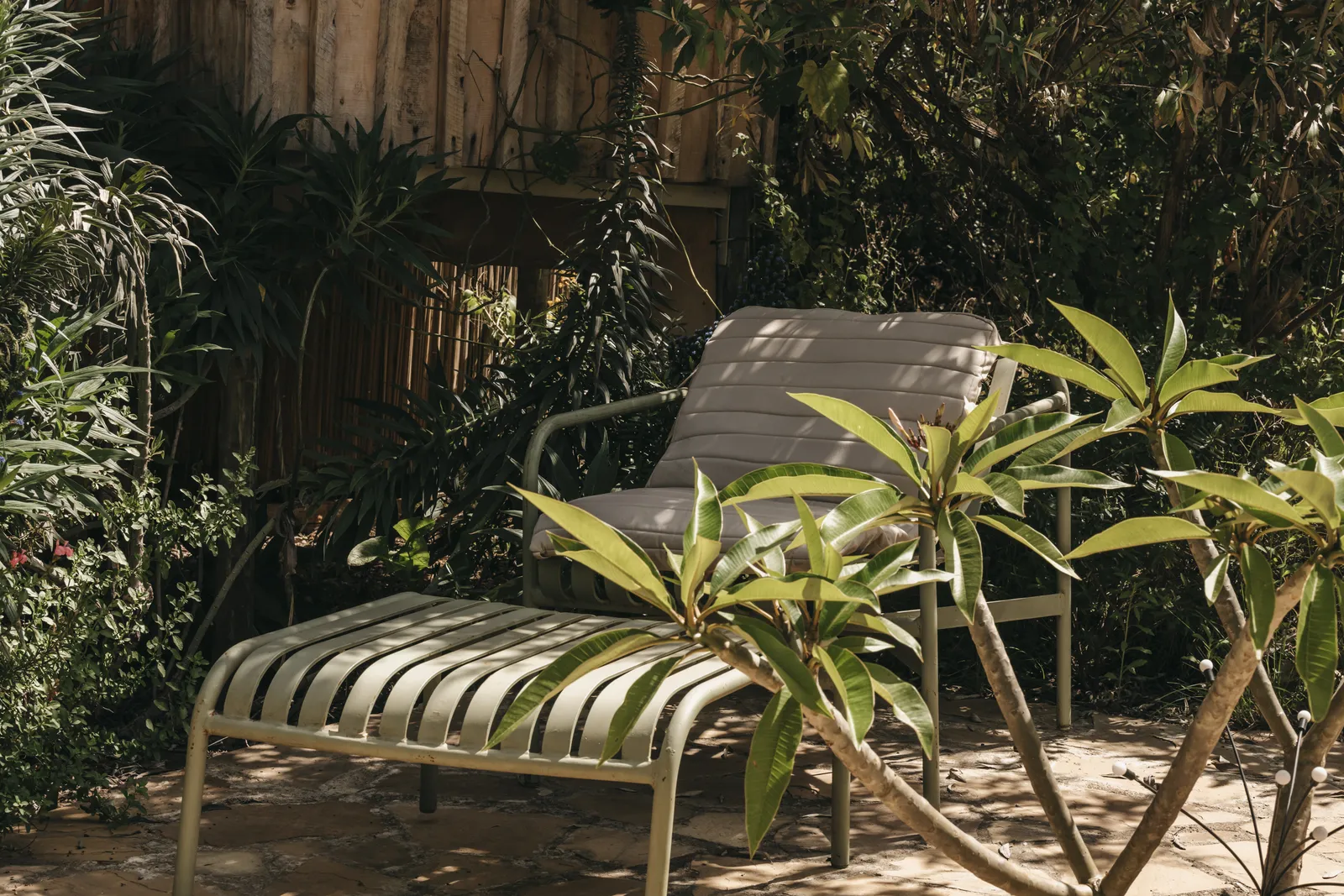 Cushioned seating on the deck at Bushtops Nest